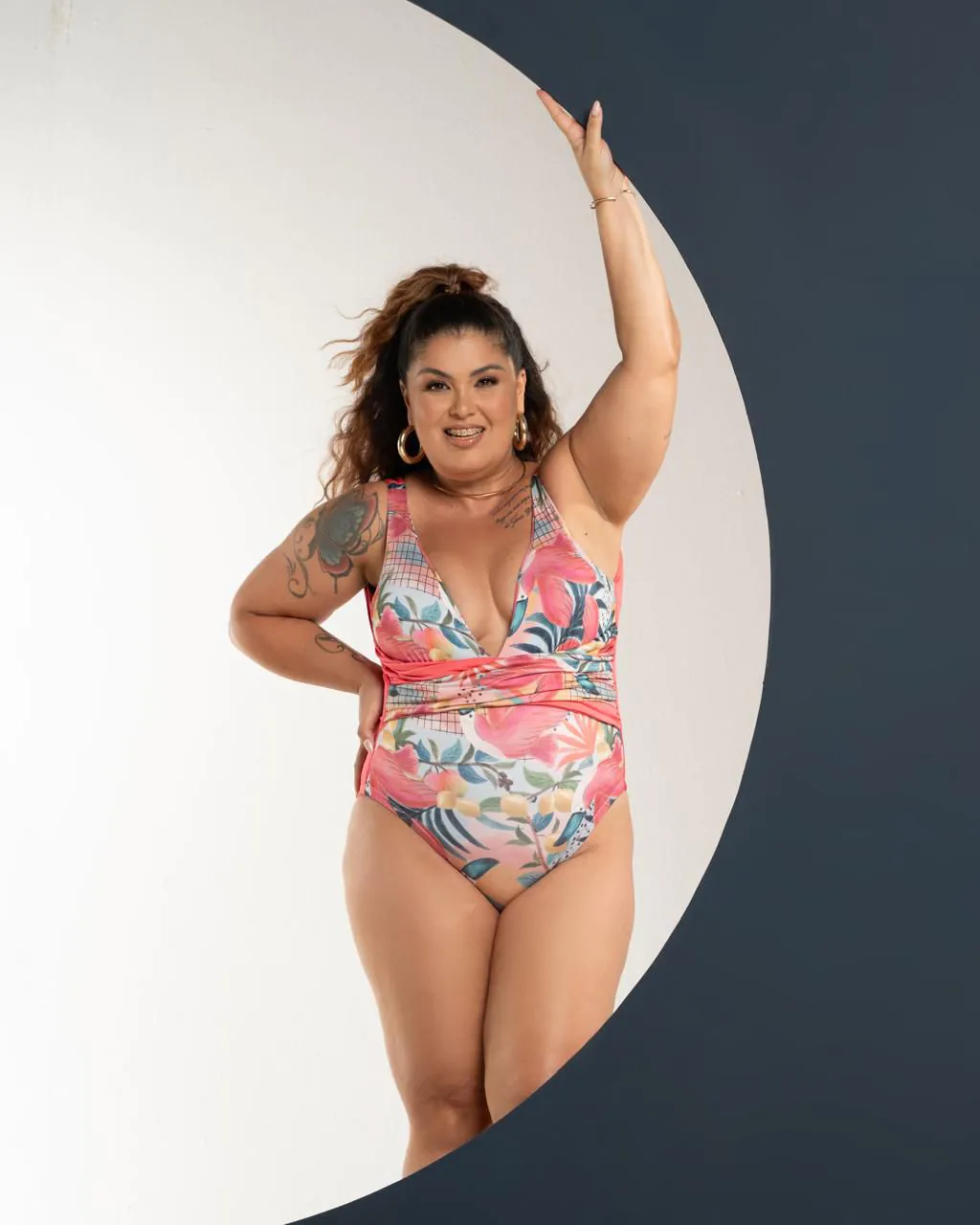 Maiô areia molhada  com liso atrás e estampado na frente