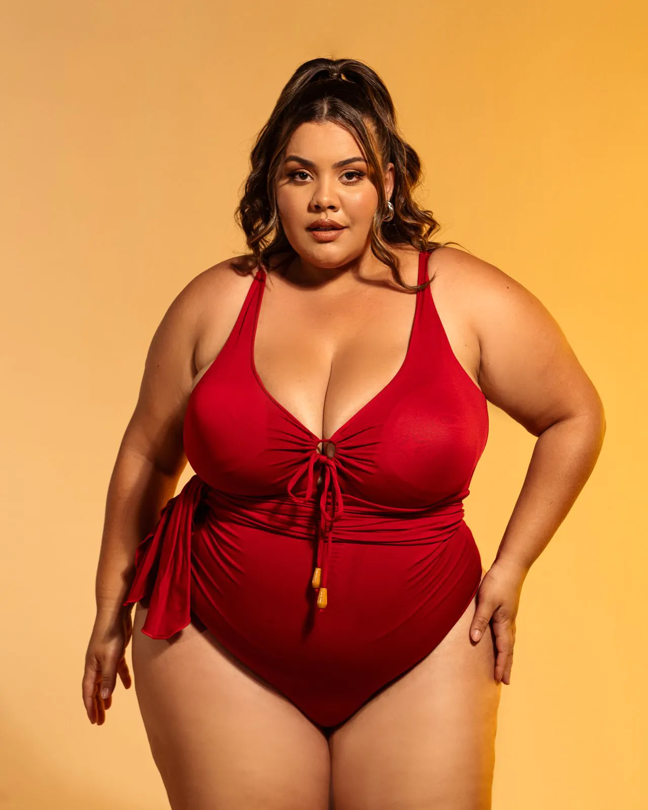 Maiô areia molhada  com saída laço e charme